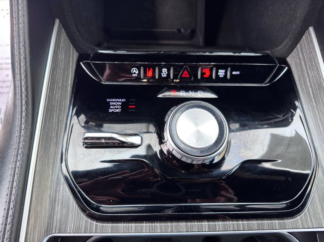 Used 2024 Jeep Wagoneer L Series II w/ Flexible Seating Group image 26