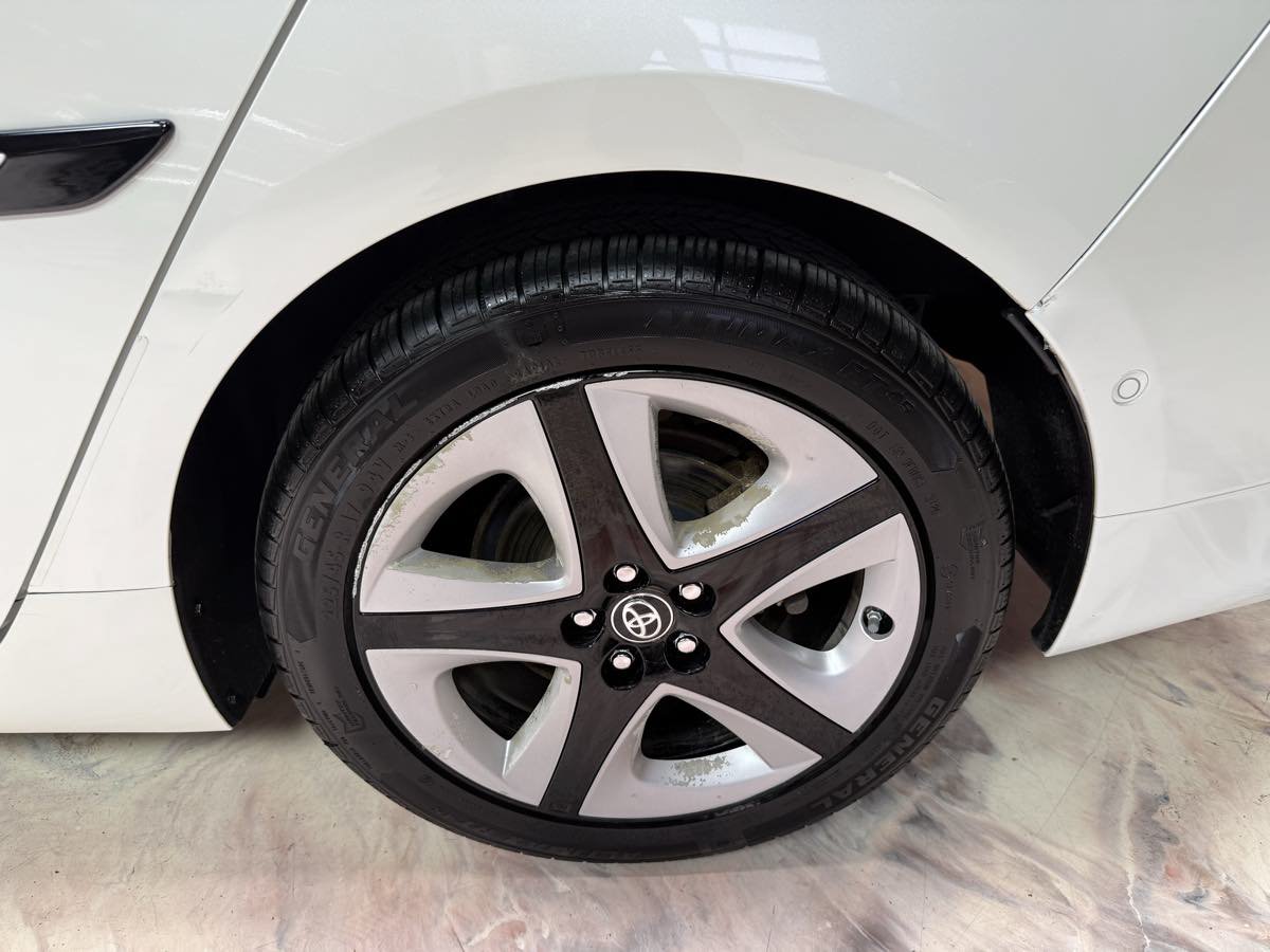 Used 2017 Toyota Prius Four Touring w/ Premium Convenience Package FWD image 35