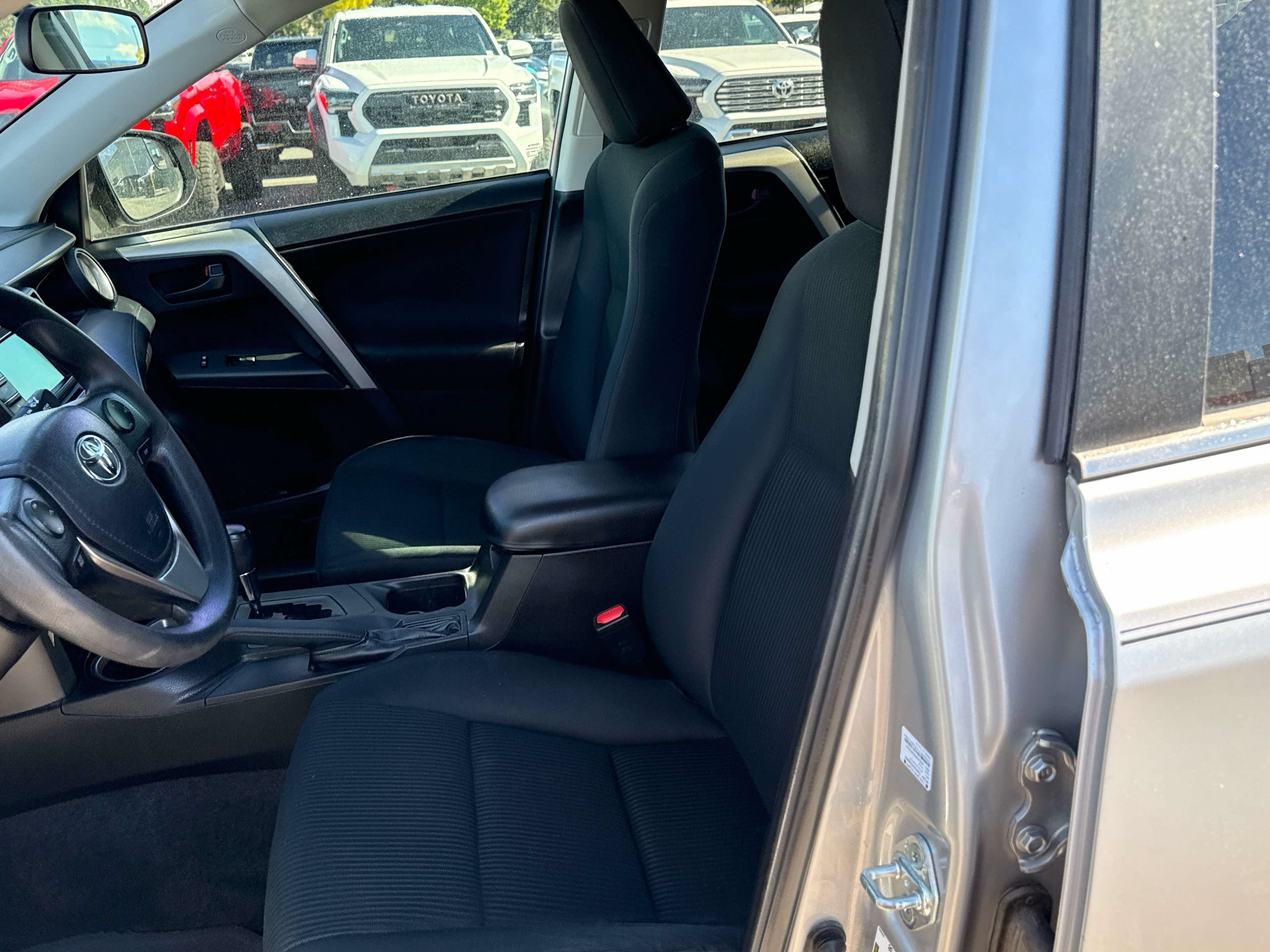 Used 2016 Toyota RAV4 LE FWD image 11