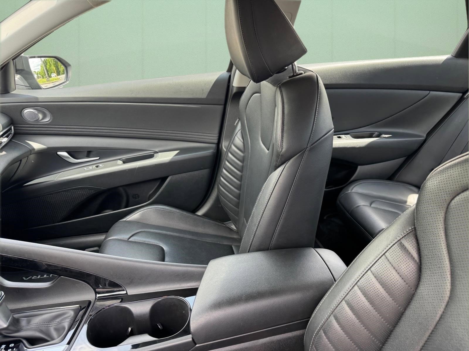 Certified 2024 Hyundai Elantra Limited FWD image 9