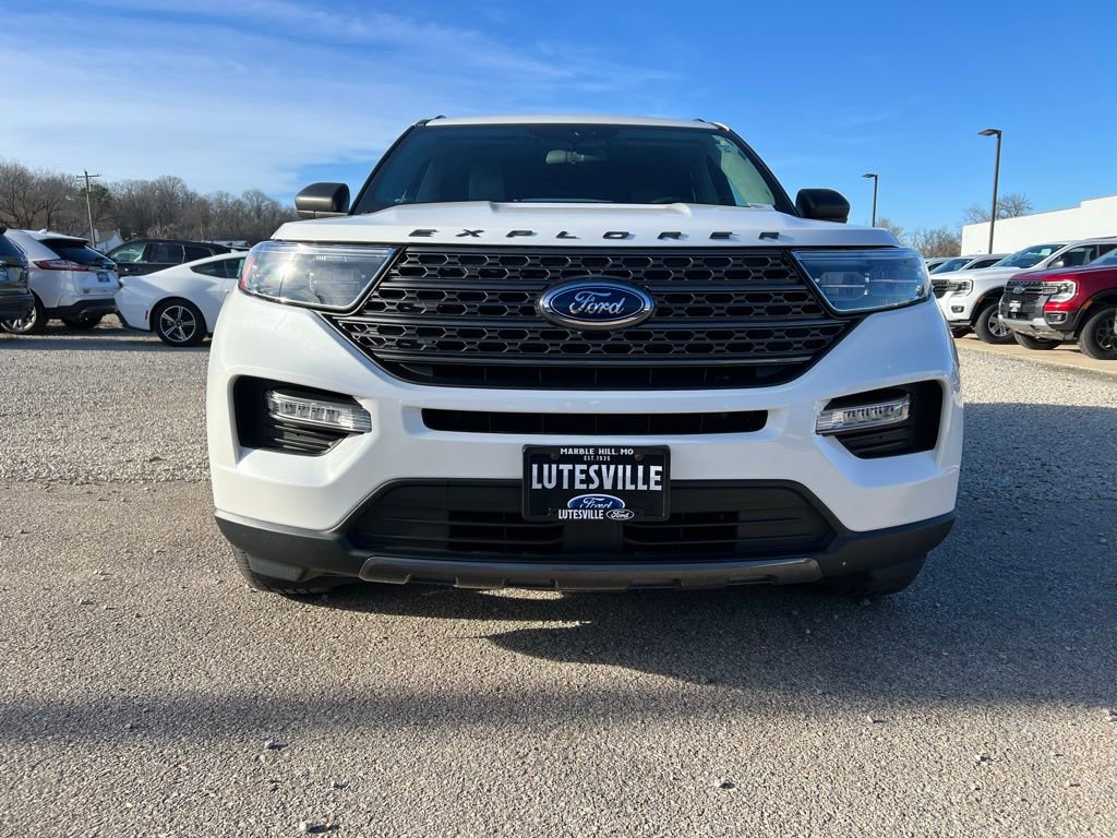 Used 2021 Ford Explorer XLT w/ Equipment Group 202A image 3