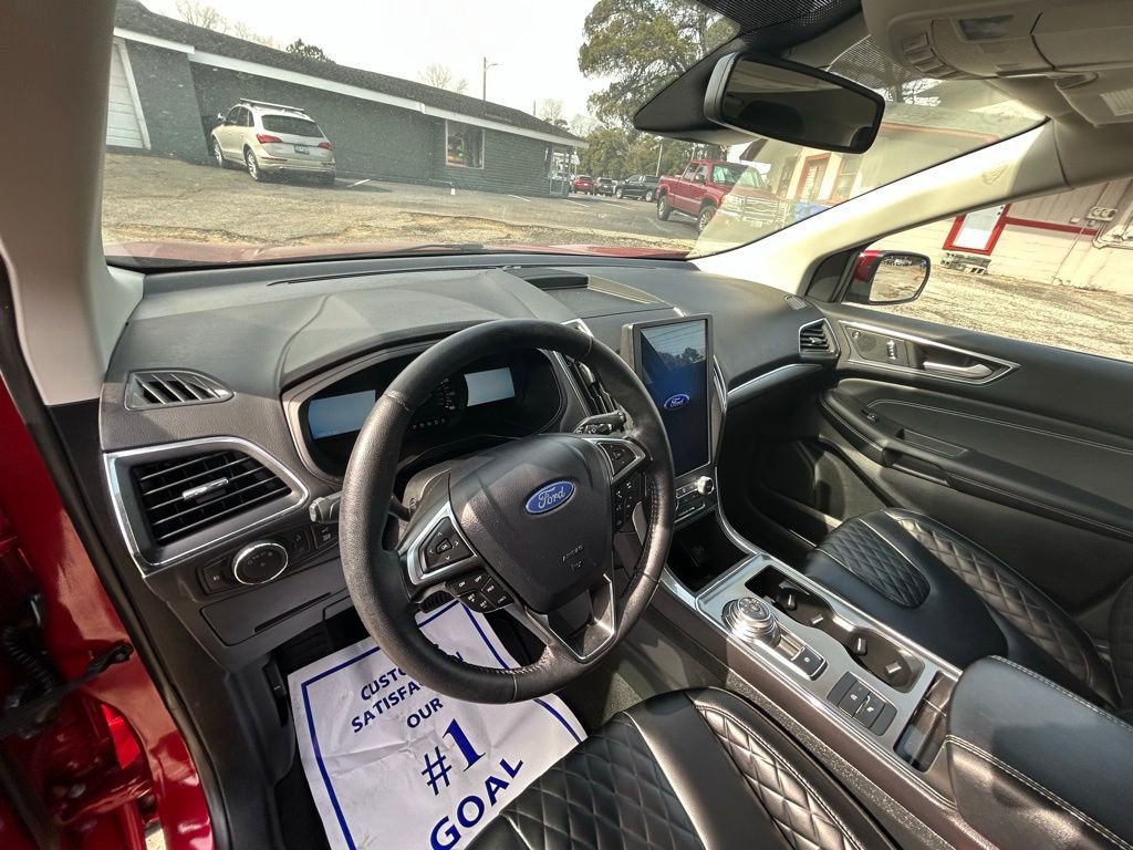 Used 2024 Ford Edge Titanium video 2