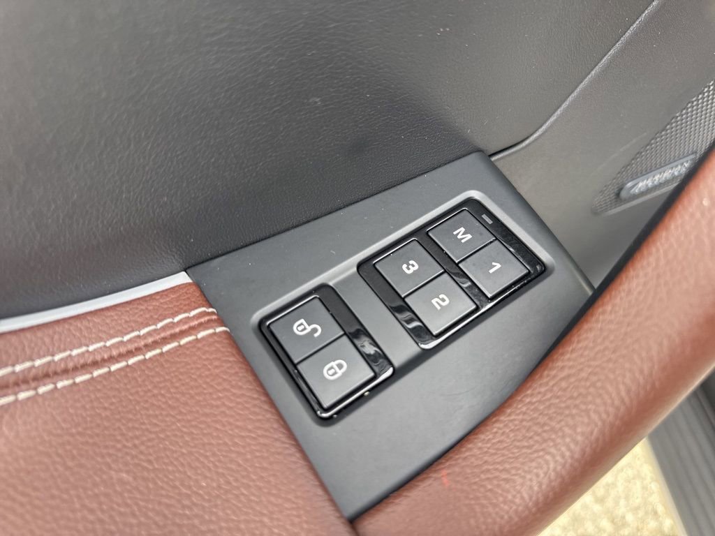 Used 2018 Jaguar F-PACE S image 11