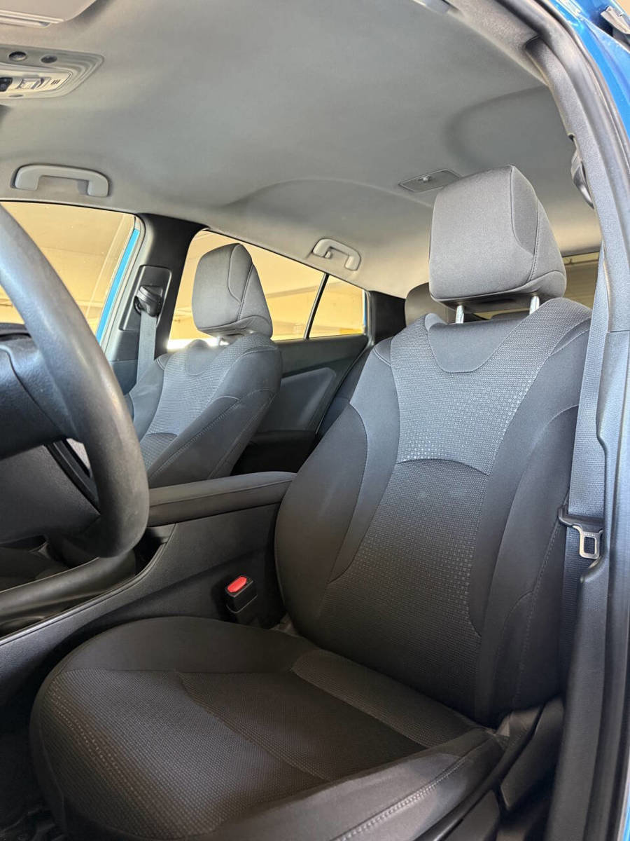 Used 2021 Toyota Prius LE AWD/4WD image 22