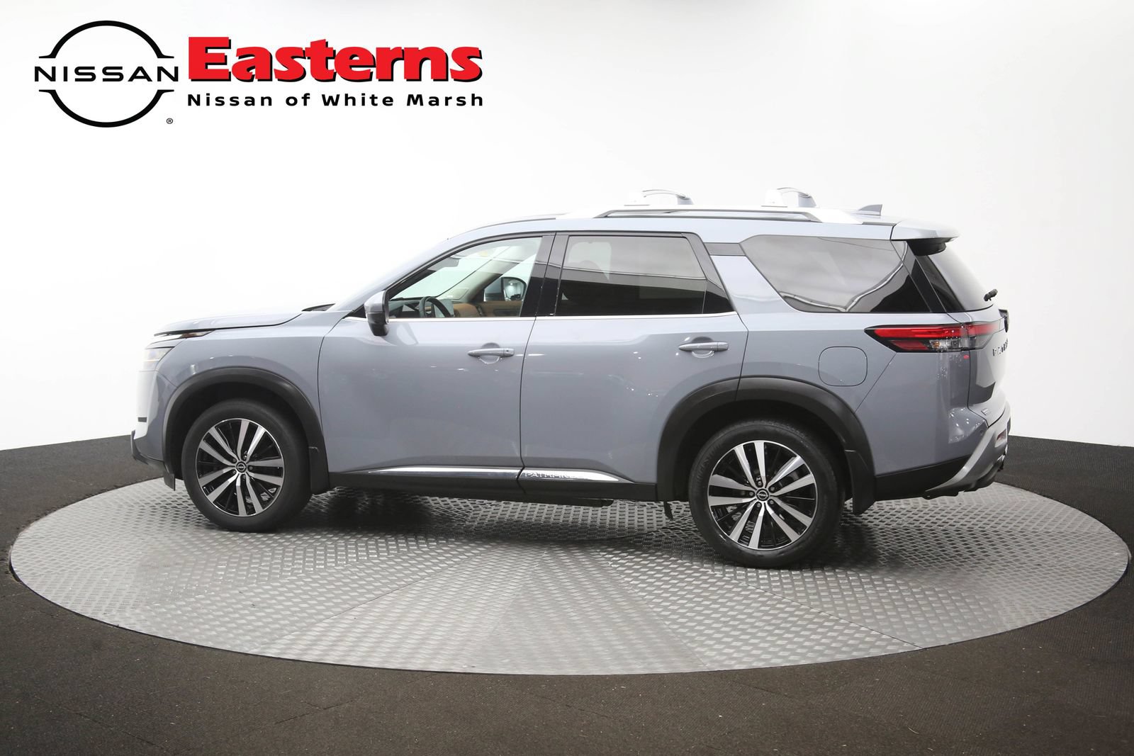 Used 2023 Nissan Pathfinder Platinum w/ Cargo Package AWD/4WD image 60