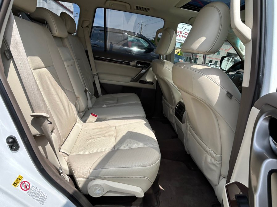 Used 2016 Lexus GX 460 w/ Premium Package AWD/4WD image 16