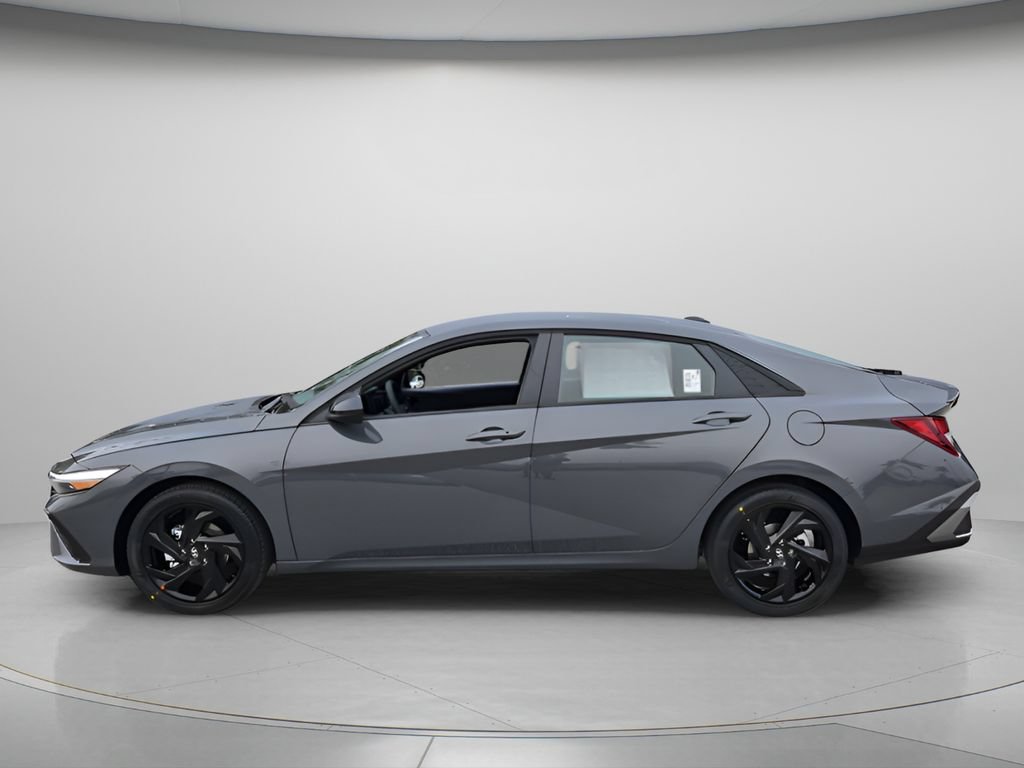 New 2026 Hyundai Elantra SEL Sport Premium FWD image 2