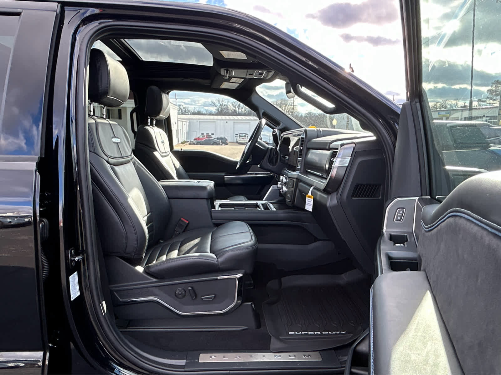 New 2026 Ford F350 Platinum w/ Tremor Off-Road Package image 19