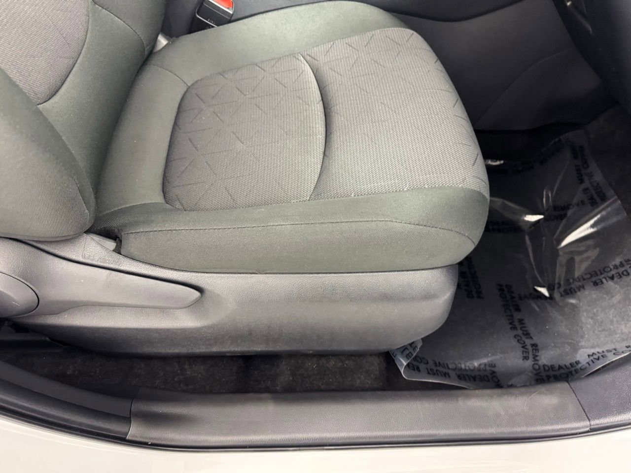 Used 2025 Toyota RAV4 XLE AWD/4WD image 33