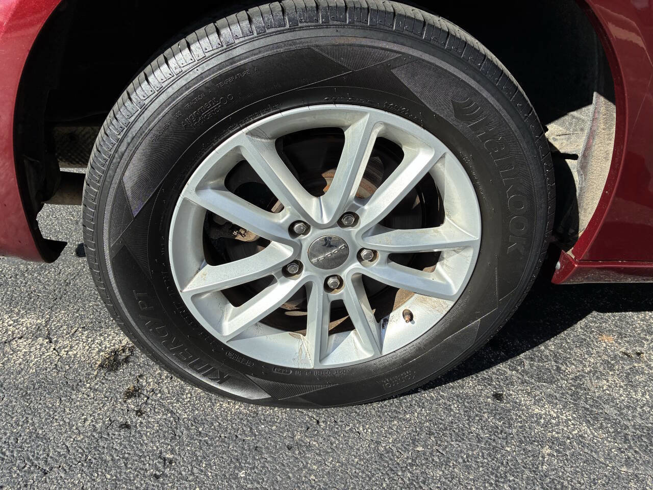 Used 2019 Dodge Grand Caravan SXT image 18