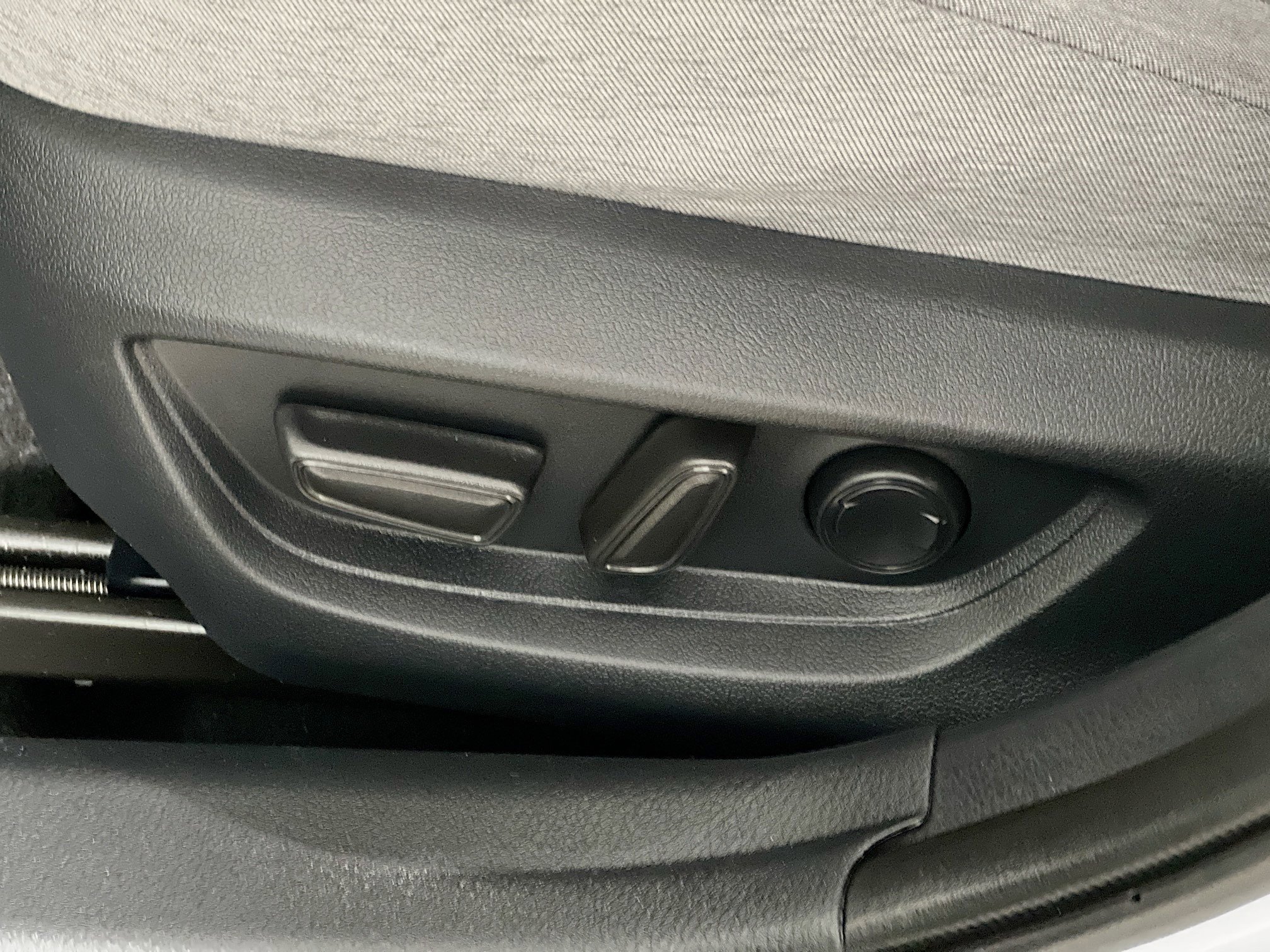 Used 2025 Toyota Camry LE w/ Convenience Package image 16