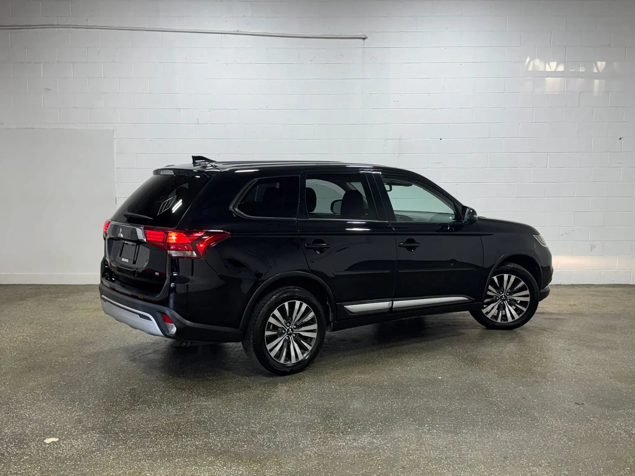 Used 2020 Mitsubishi Outlander SE FWD image 3