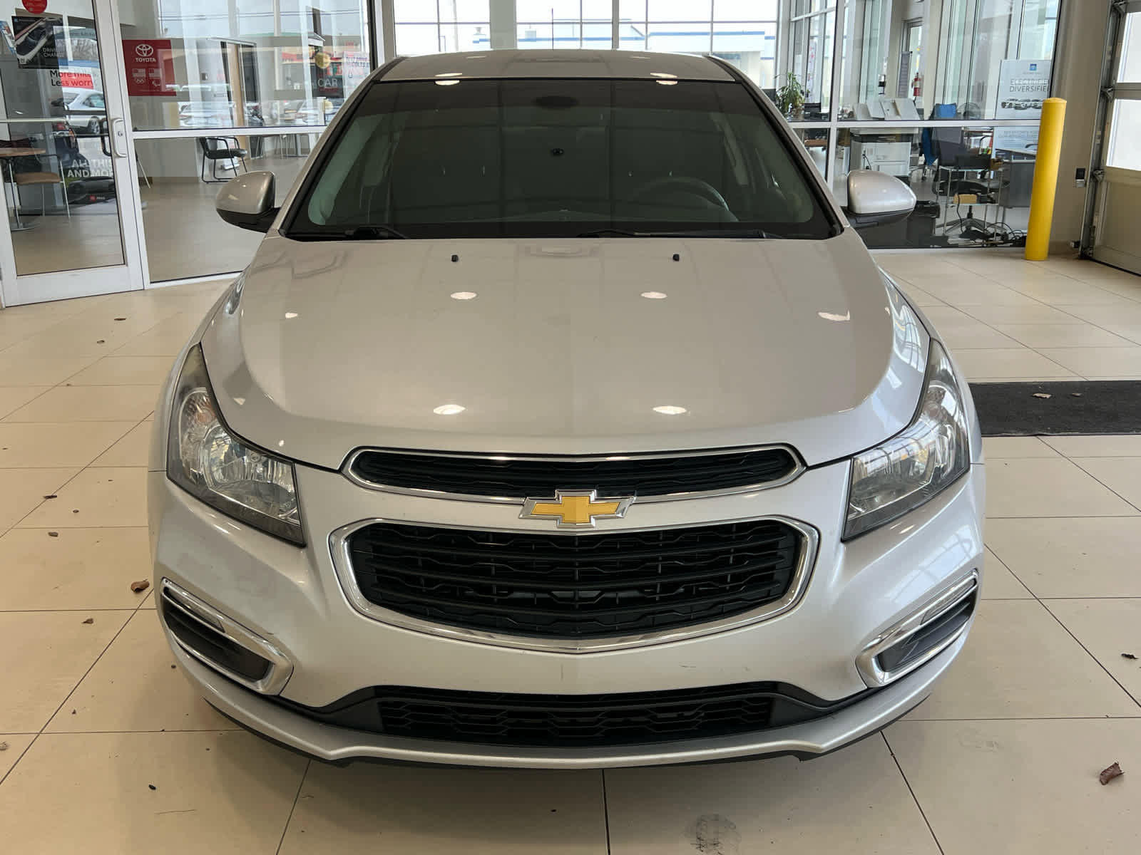 Used 2015 Chevrolet Cruze LT image 2