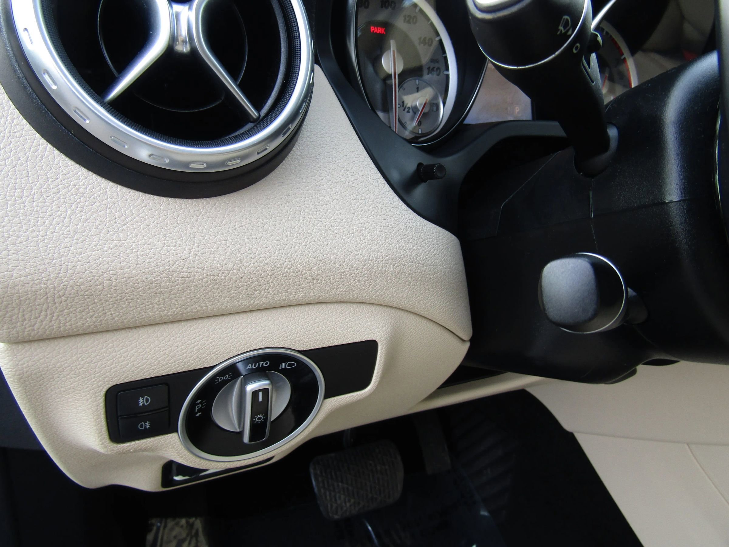 Used 2015 Mercedes-Benz GLA 250 4MATIC image 18
