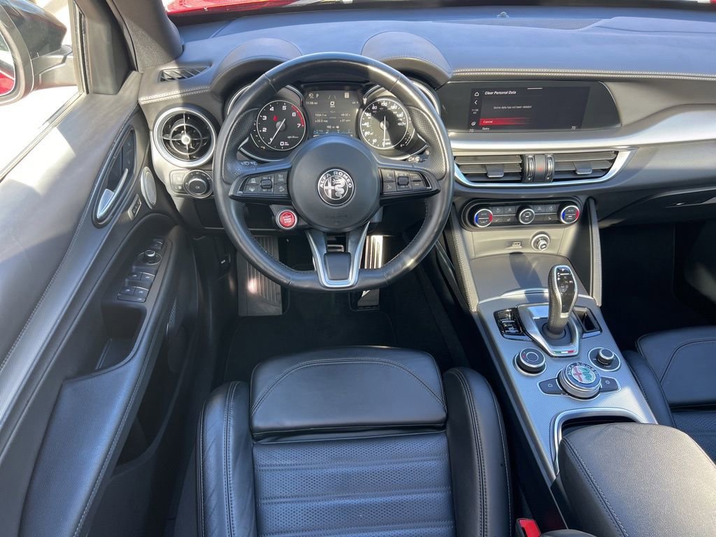 Used 2023 Alfa Romeo Stelvio Veloce AWD/4WD image 5