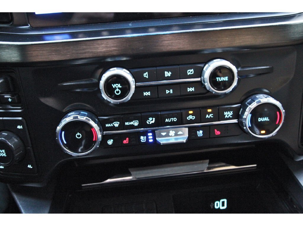 Used 2023 Ford F250 Lariat w/ Lariat Ultimate Package AWD/4WD image 28
