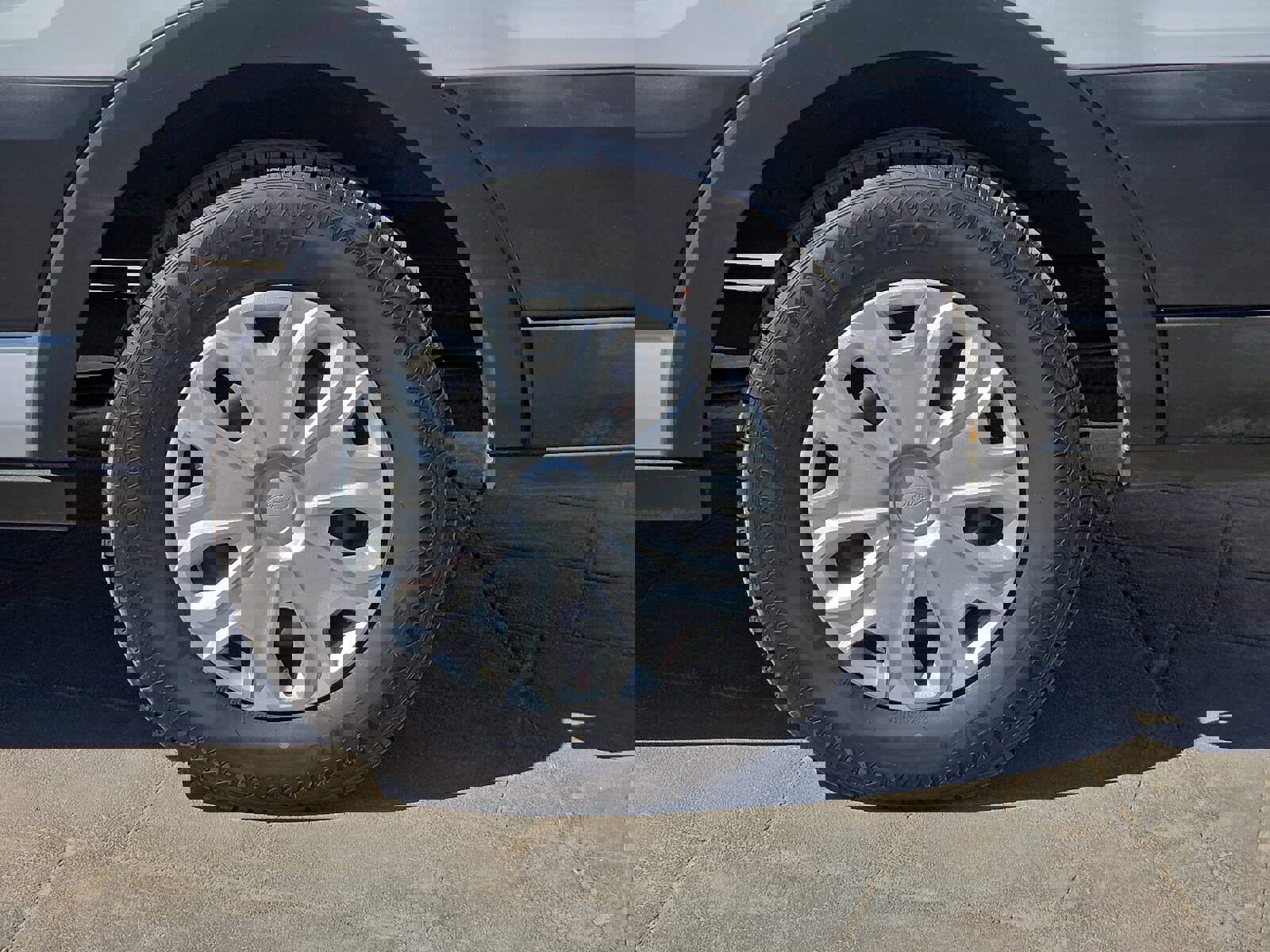 Used 2023 Ford Transit 350 XLT image 5