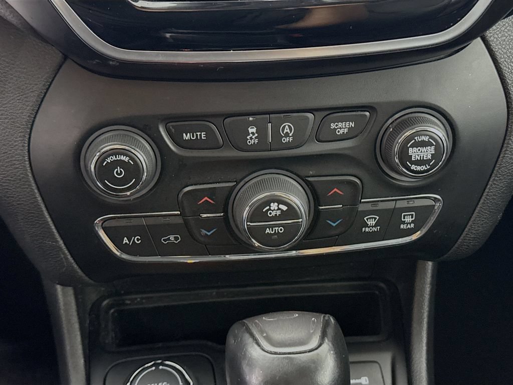 Used 2019 Jeep Cherokee Limited AWD/4WD image 11