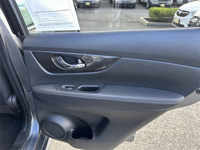 Used 2020 Nissan Rogue SV image 39