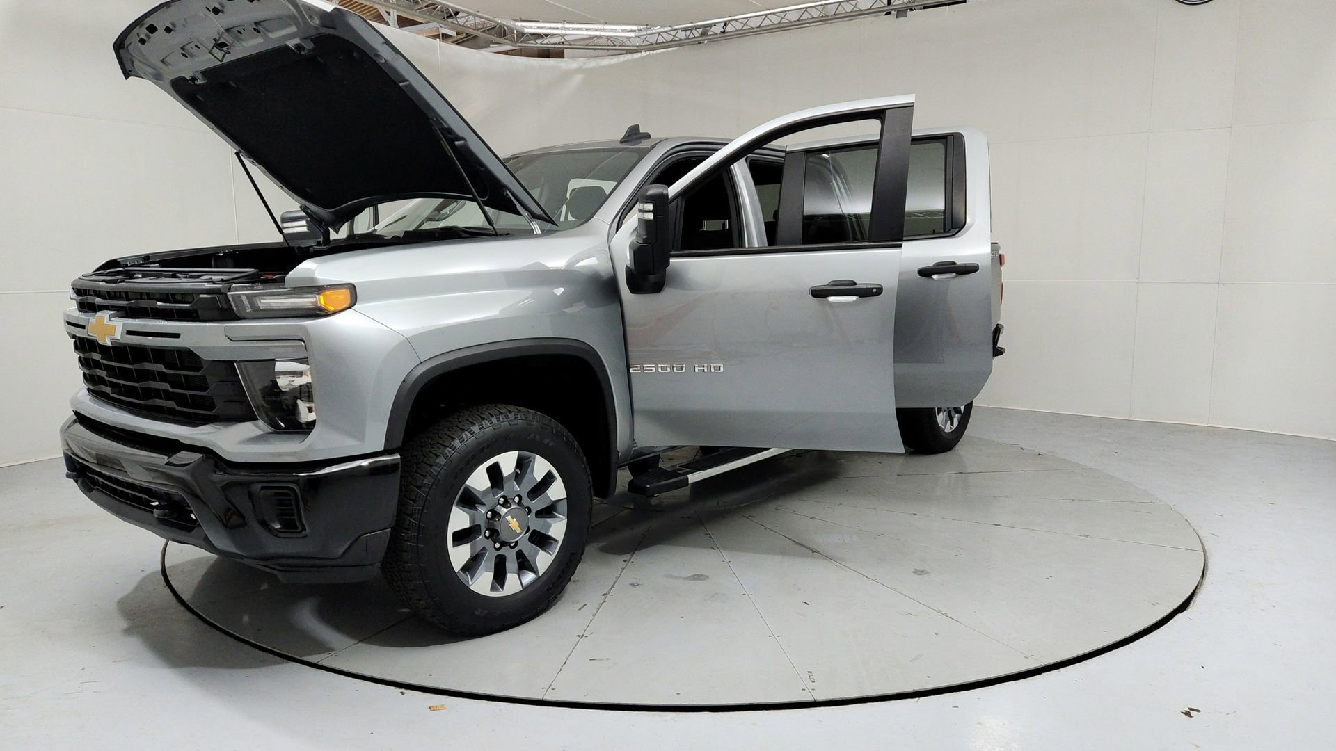 Used 2024 Chevrolet Silverado 2500 Custom w/ Snow Plow Prep/Camper Package image 9