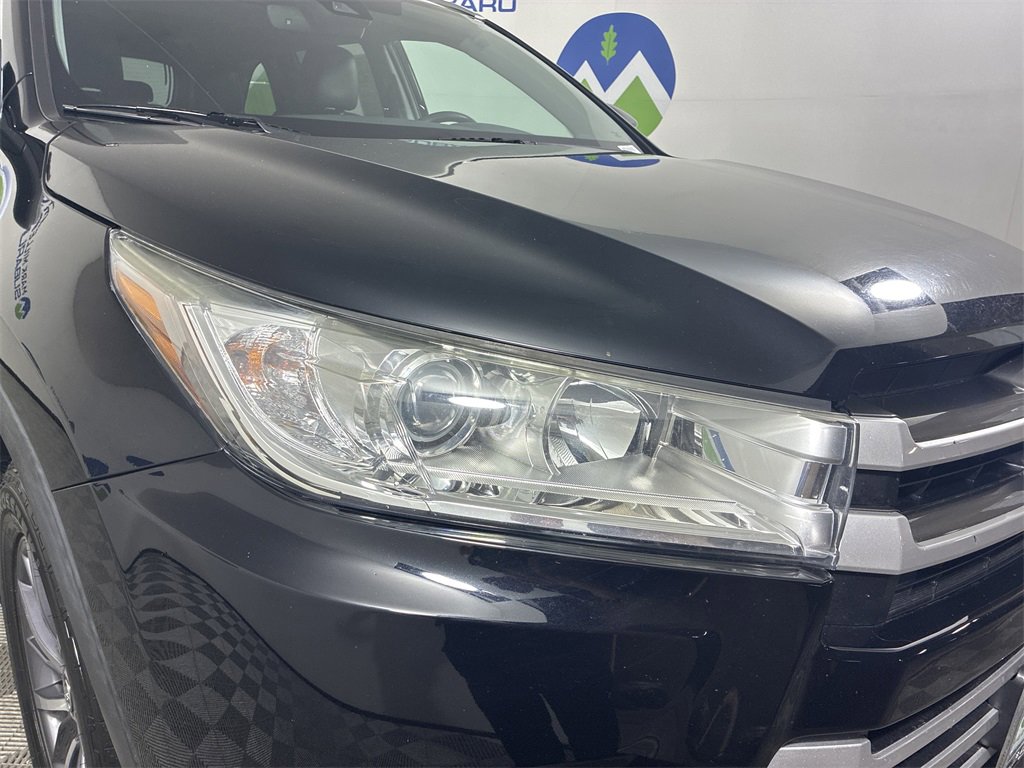 Used 2019 Toyota Highlander XLE image 4