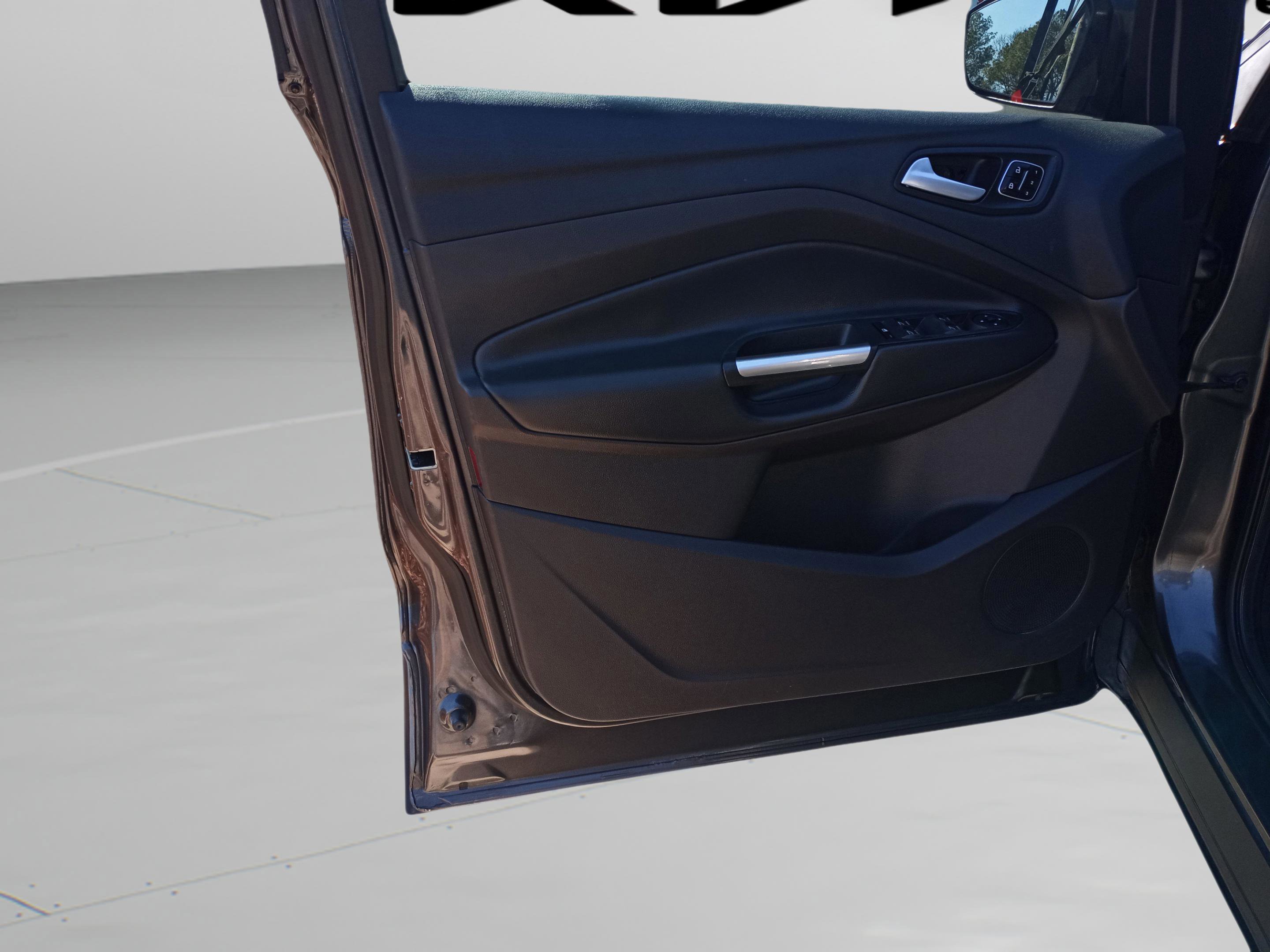 Used 2017 Ford Escape Titanium image 27