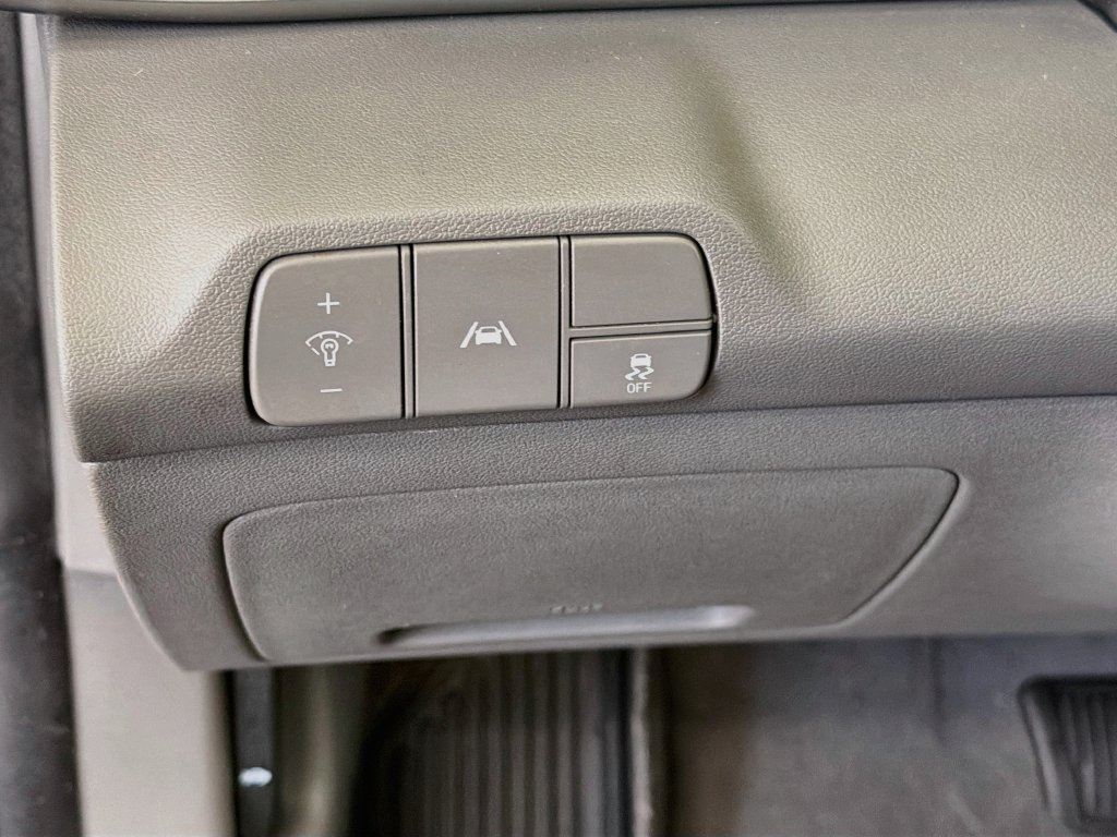 Used 2022 Hyundai Elantra SEL w/ Preferred Accessory Package FWD image 12