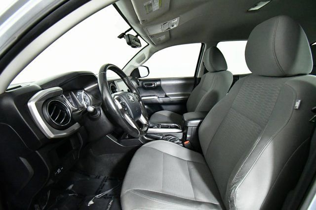 Used 2016 Toyota Tacoma SR5 w/ SR5 Appearance Package (DN) image 5