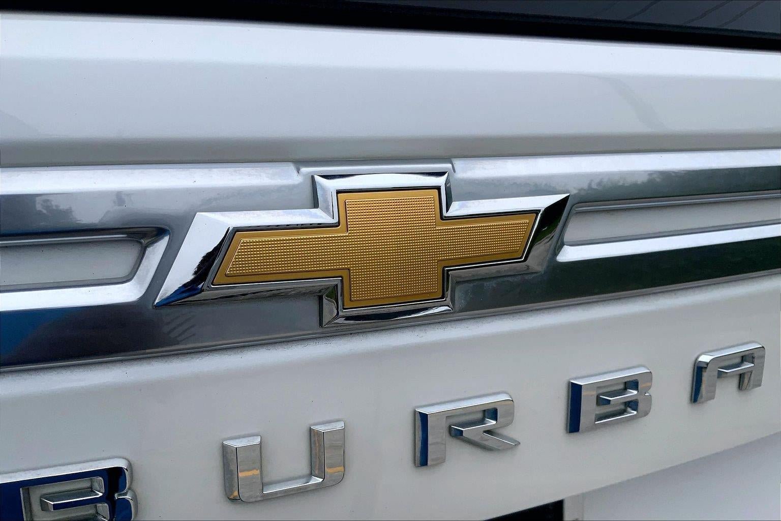 Used 2023 Chevrolet Suburban High Country w/ Premium Package AWD/4WD image 32
