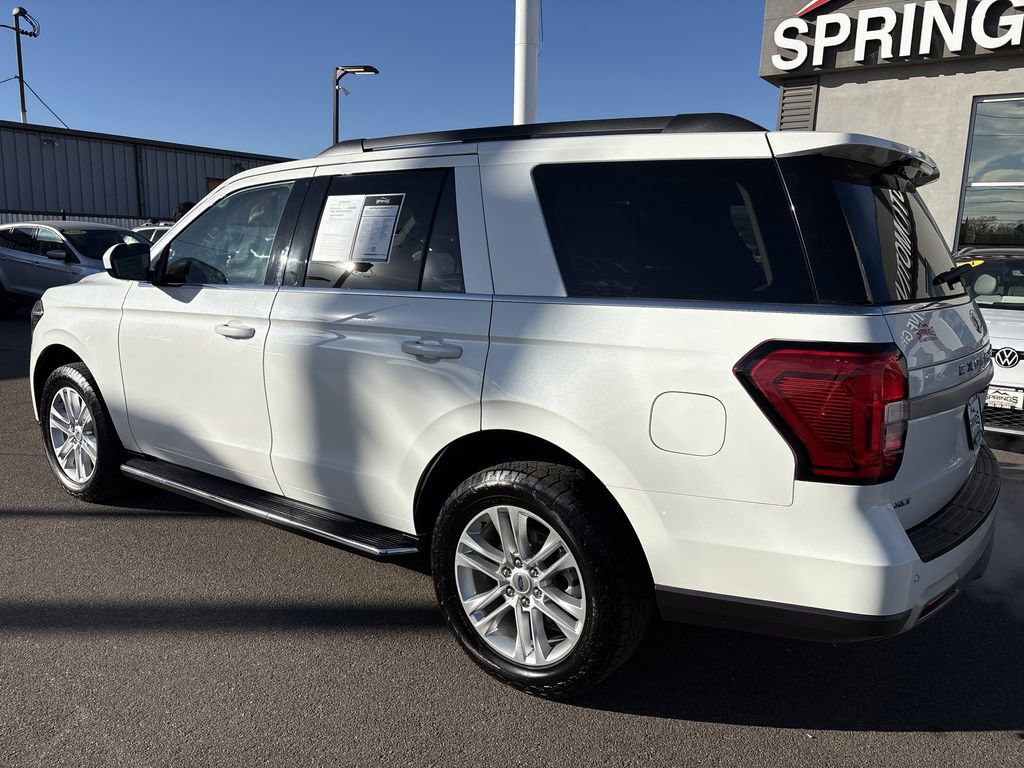 Used 2023 Ford Expedition XLT image 3