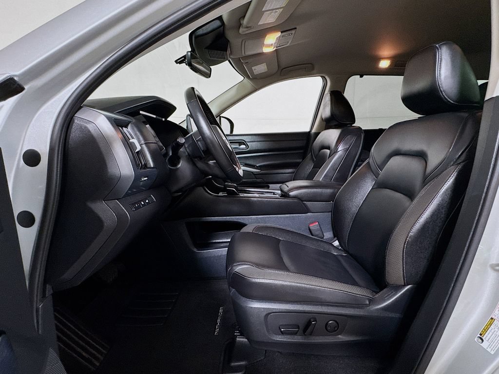 Used 2025 Nissan Pathfinder SL FWD image 20