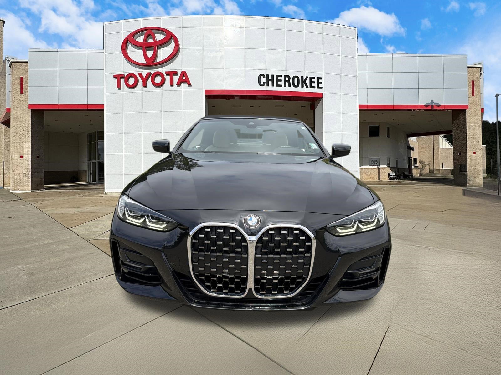 Used 2021 BMW 430i Convertible w/ M Sport Package RWD image 2