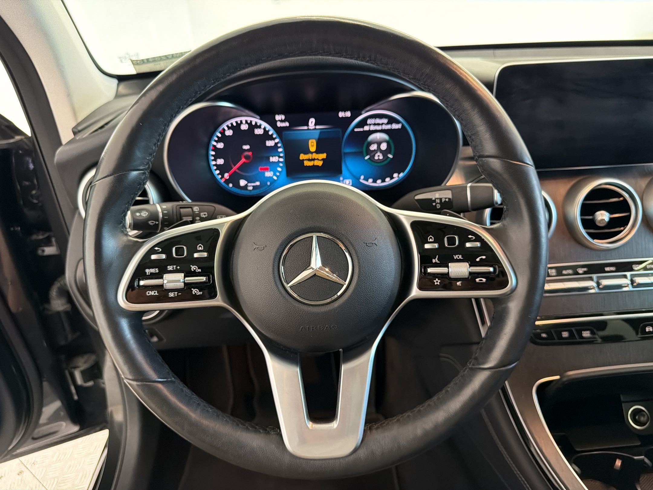 Used 2021 Mercedes-Benz GLC 300 4MATIC image 11