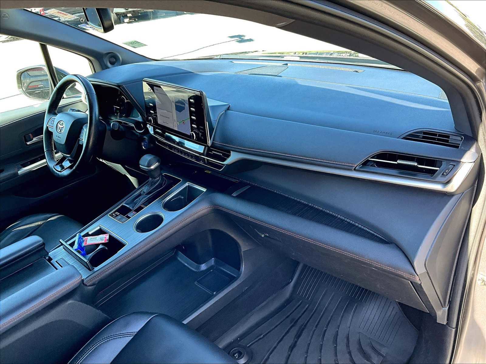 Used 2021 Toyota Sienna XSE image 14