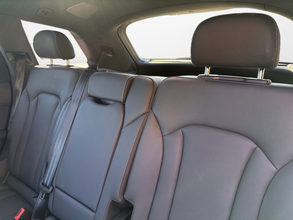 Used 2025 Audi Q7 3.0T Prestige image 12