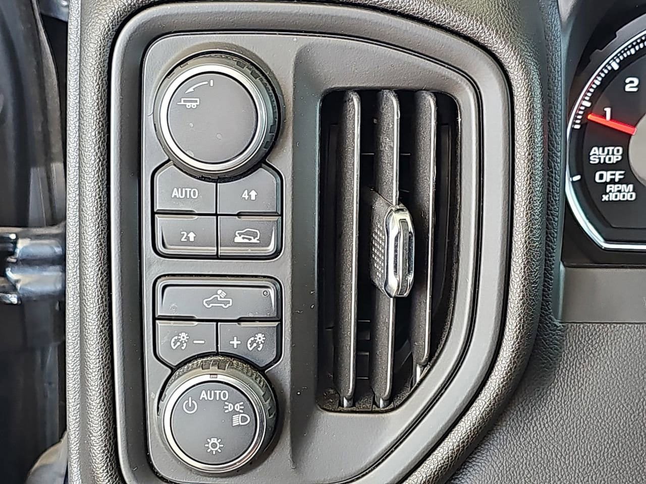 Used 2022 Chevrolet Silverado 1500 Custom w/ Safety Confidence Package AWD/4WD image 29