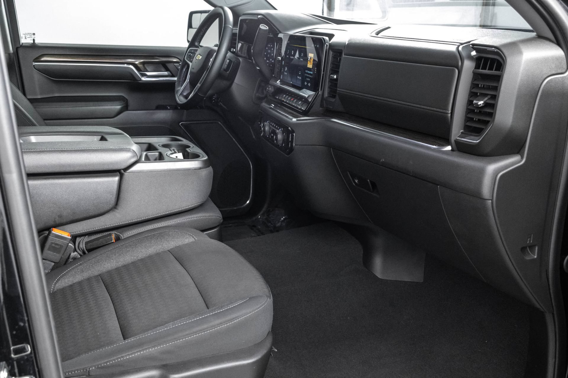 Used 2024 Chevrolet Silverado 1500 LT AWD/4WD image 40