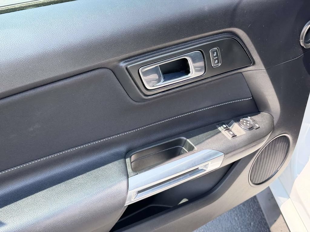 Used 2018 Ford Mustang Coupe RWD image 17