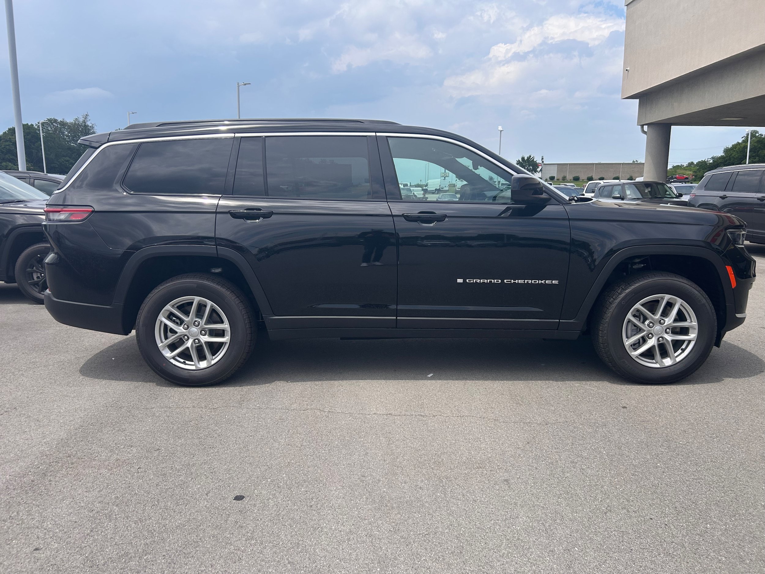 New 2026 Jeep Grand Cherokee L 4WD image 2