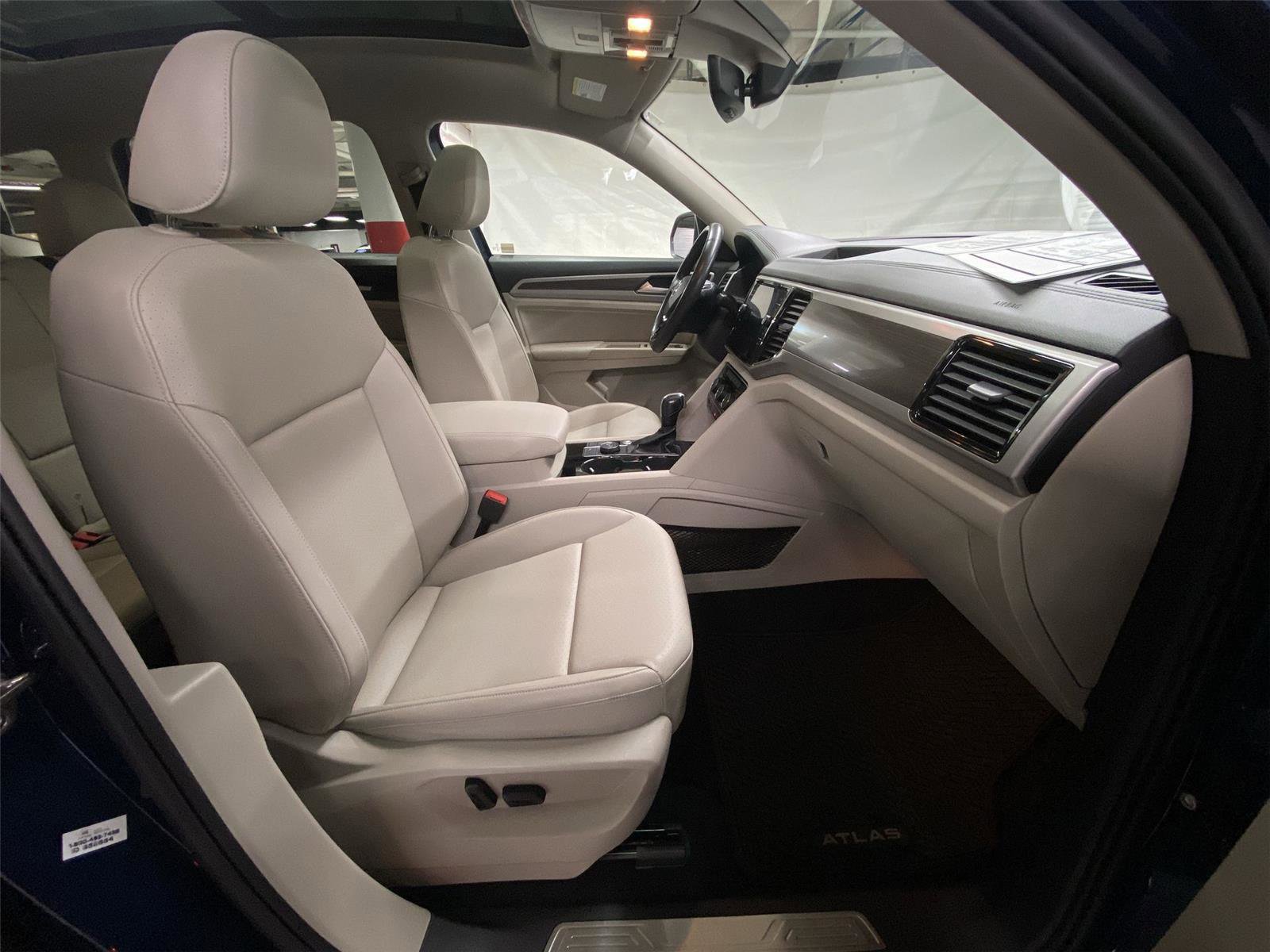 Used 2020 Volkswagen Atlas SEL image 32