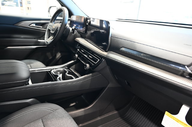 New 2027 Chevrolet Traverse LT w/ LPO, Floor Liner Package AWD/4WD image 14