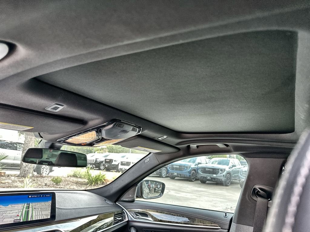 Used 2023 BMW M550i xDrive w/ Executive Package image 19