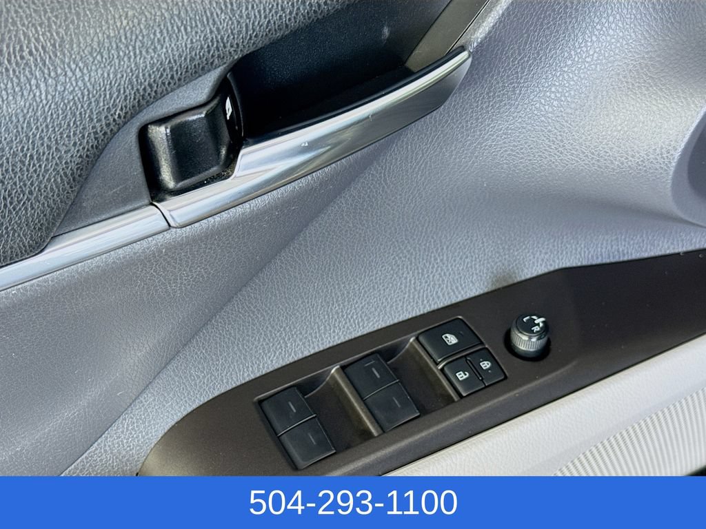 Used 2023 Toyota Camry SE FWD image 19