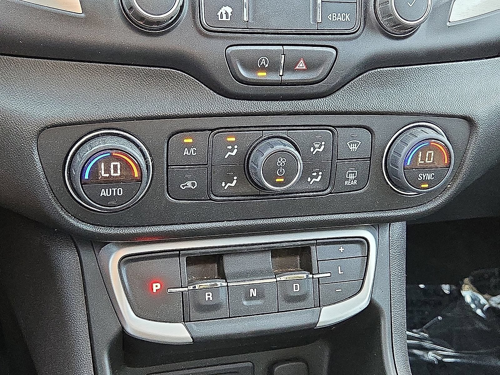Used 2022 GMC Terrain SLT FWD image 29