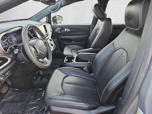 Used 2025 Chrysler Pacifica Select FWD image 20