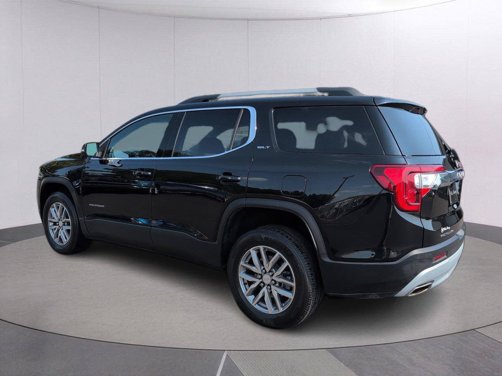 Used 2023 GMC Acadia SLT AWD/4WD image 3