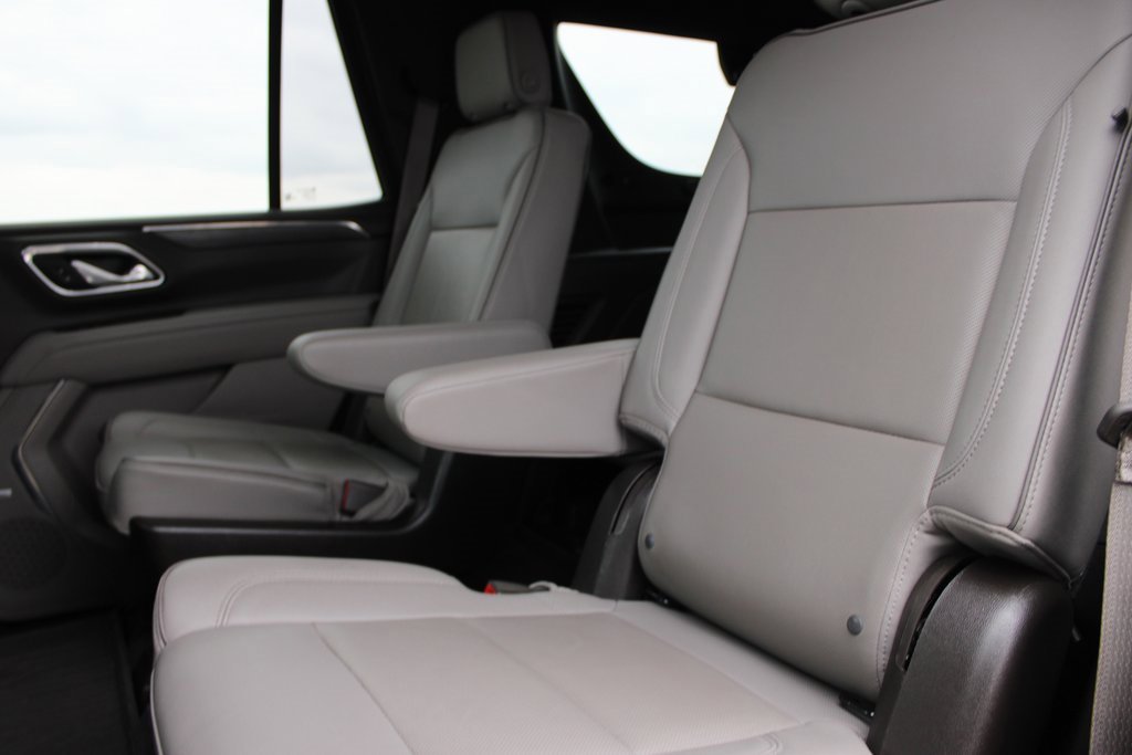 Used 2023 GMC Yukon SLT w/ SLT Luxury Package image 30