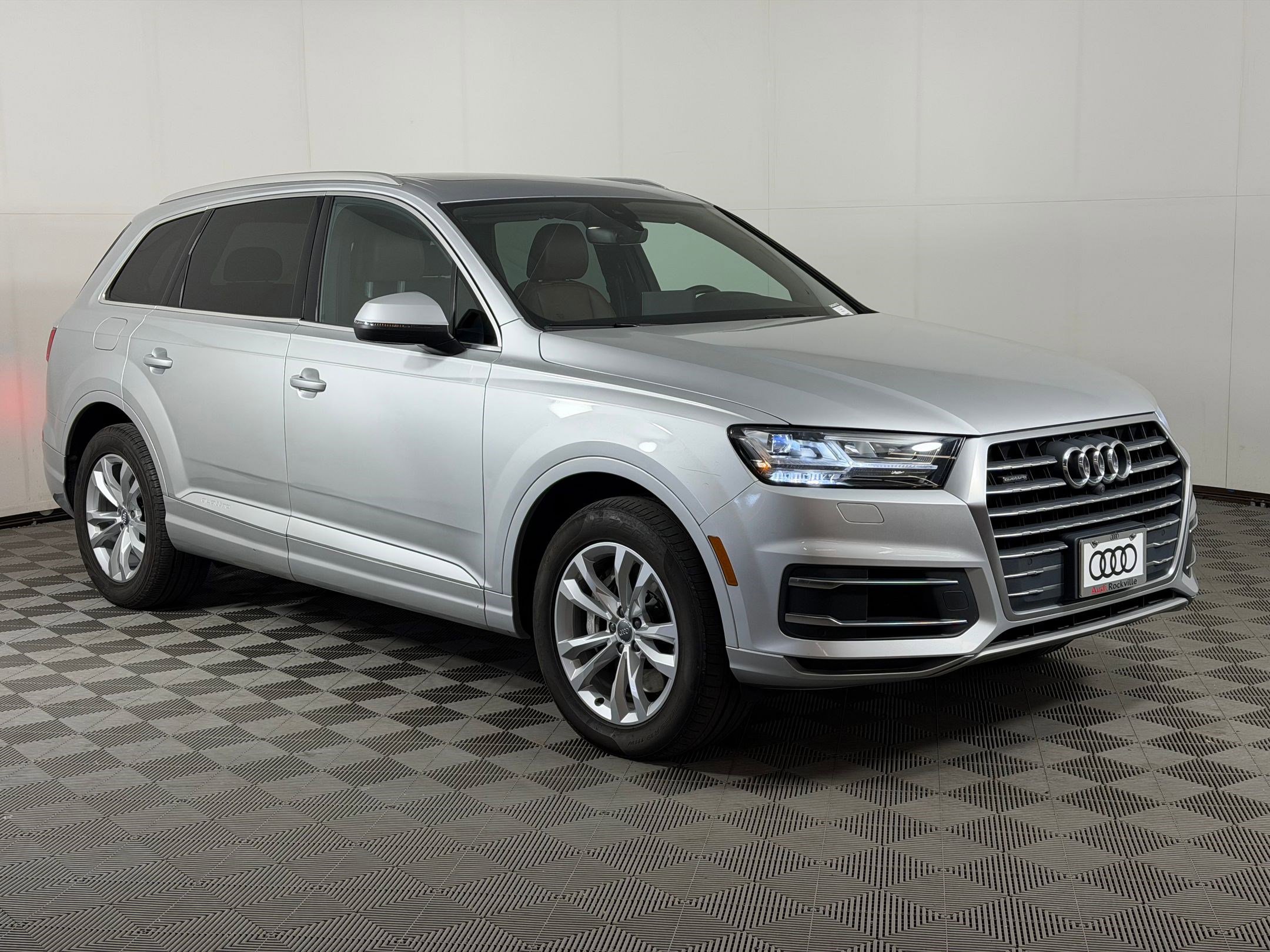 Used 2017 Audi Q7 2.0T Premium Plus w/ Premium Plus Package AWD/4WD image 7