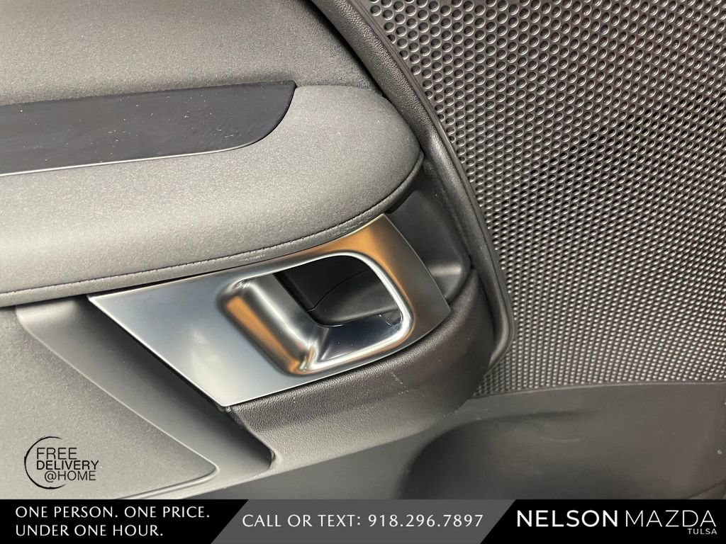 Used 2018 Land Rover Discovery HSE image 34