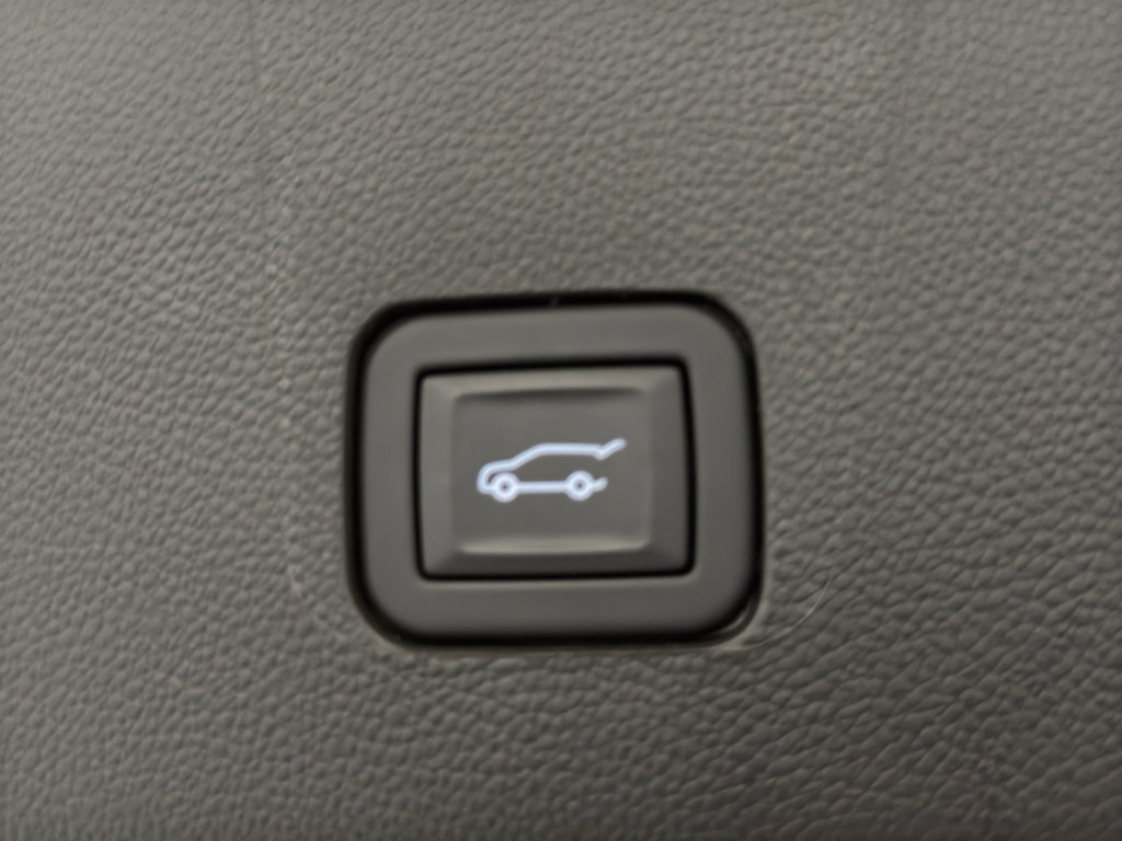 Used 2024 Chevrolet Traverse RS w/ LPO, Floor Liner Package AWD/4WD image 22